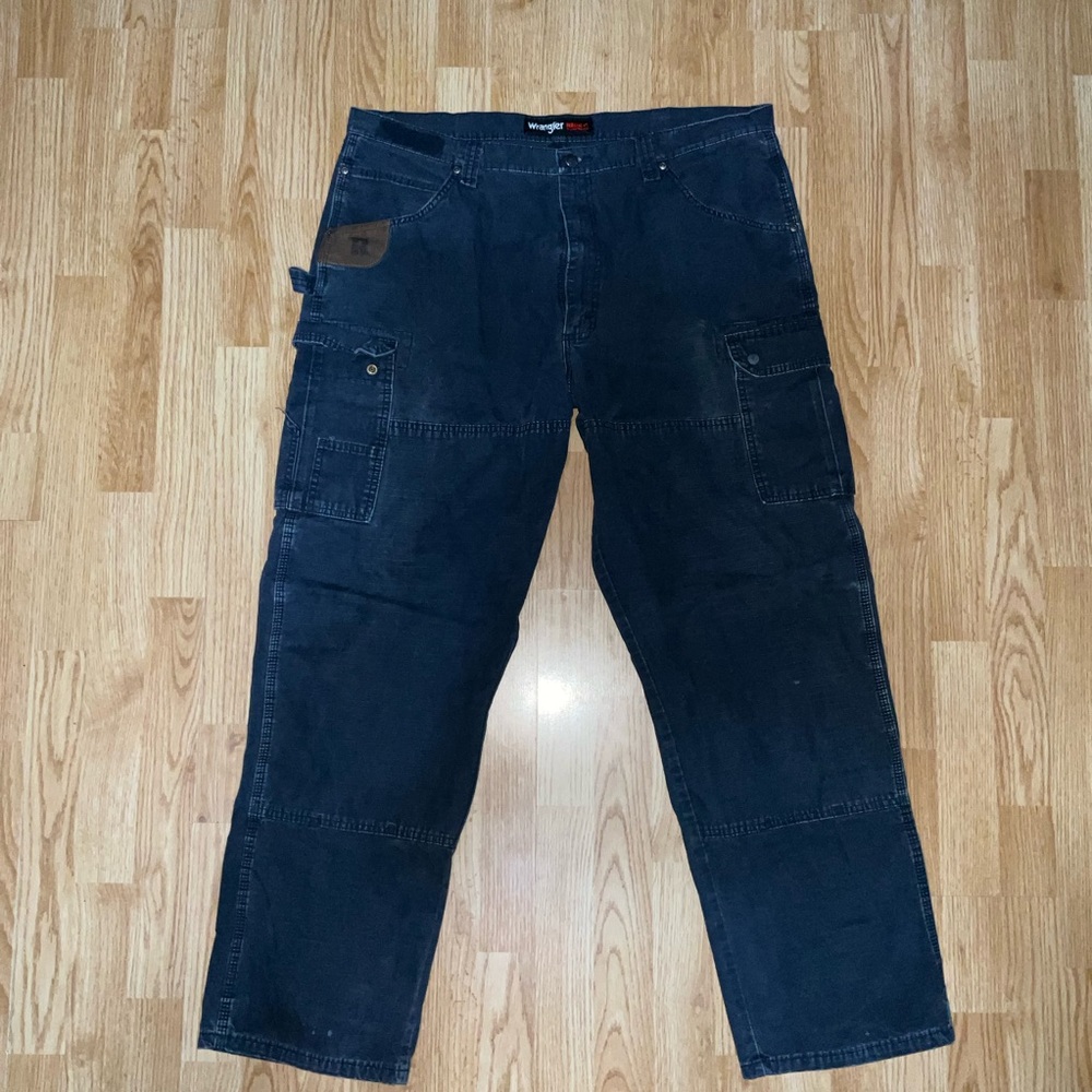 Wrangler Black Cargo Pants with Relaxed Fit 40x34